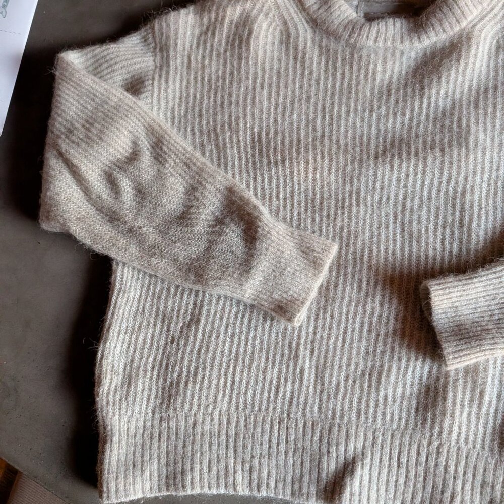 Everlane | The Cocoon Alpaca Crew |  Almond | Small - Picture 5 of 16